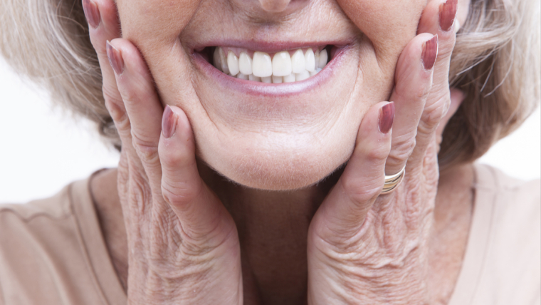 Transformaciones del esmalte dental con la edad: Factores y consejos